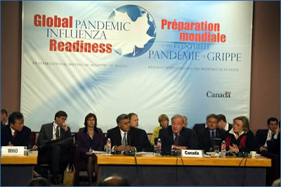 The Honourable Paul Martin, Prime Minister of Canada, addressing the delegates on October 25.