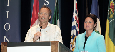 Le ministre Day prend la parole lors du 20e Sommet annuel de la Pacific Northwest Economic Region, le 17 juillet 2010