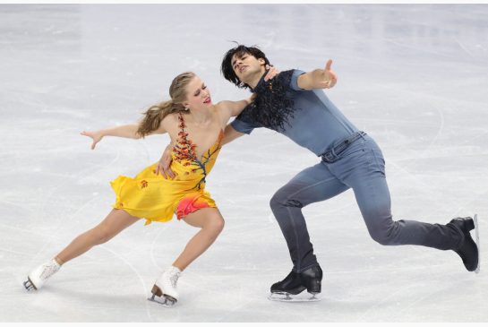 Kaitlyn Weaver and Andrew Poje perform their free dance routine Friday.