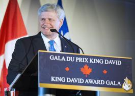 Le PM Harper prononce un discours lors du gala de reconnaissance du Prix King David