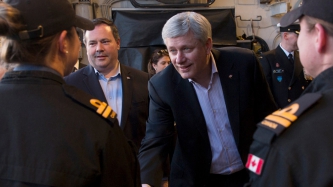PM Harper visits HMCS Fredericton 