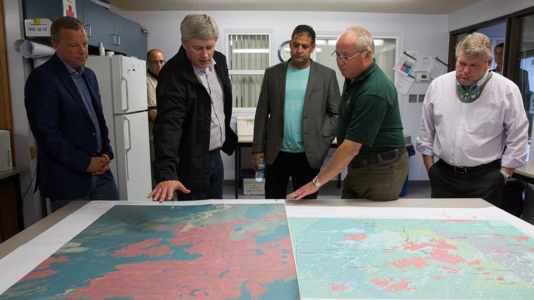Prime Minister Stephen Harper visits Saskatchewan to discuss wildfire damages