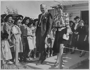 Eleanor Roosevelt at Gila River, Arizona at Japanese,American Internment Center - NARA - 197094.jpg