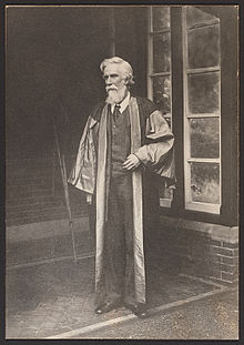 Albert Venn Dicey in academic robes.jpg