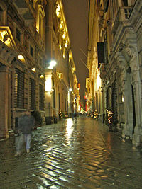 Via Garibaldi di notte (Genova).jpg