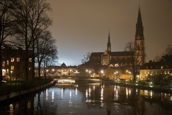 Uppsala Cathedral in the background of the Fyris River.