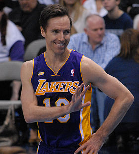 Steve Nash Lakers smiling 2013.jpg