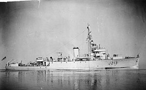 HMS Algerine FL472.jpg
