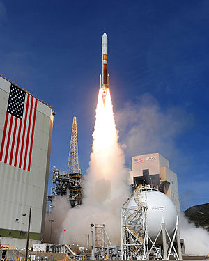 Delta IV Medium+ Launch 2012-04-03.JPG