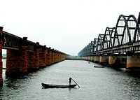 Godavari old and new bridges.jpg