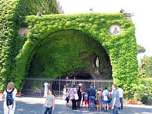 Giardini vaticani, grotta di lourdes.JPG