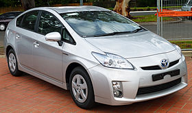 2010-2011 Toyota Prius (ZVW30R) liftback (2011-04-22).jpg