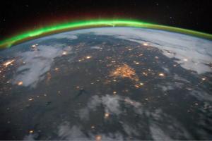 File:Aurora Borealis and eastern United States at Night.ogv