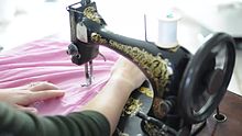 File:Sewing with a 1894 Singer sewing machine.webm
