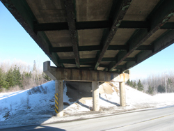 Un pont amélioré comme partie des réparations sur l'autoroute 104 à Tracadie Harbour