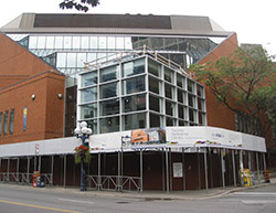 La << Toronto Reference Library >> à Toronto .