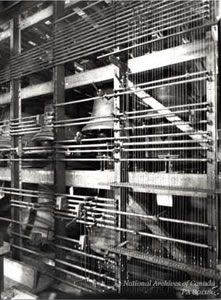 Détail du mécanisme du carillon, vers 1927.