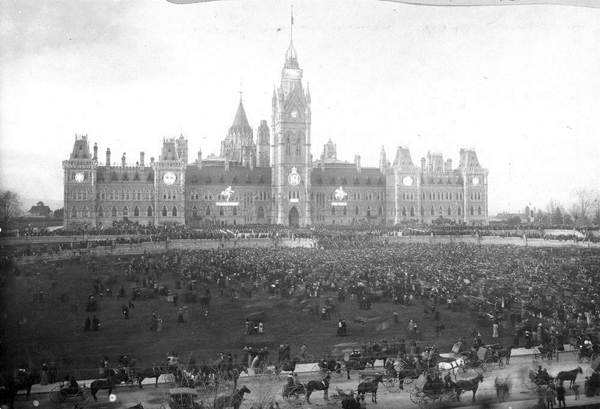 Celebrations on Parliament Hill in Ottawa marking the occasion of Queen Victoria’s Diamond Jubilee in 1897. Photographer unknown, 1897 / Library and Archives Canada, PA-034099
