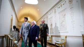 Prime Minister Justin Trudeau and Sophie Grégoire Trudeau are greeted by President Michael Higgins and Sabina Higgins in Dublin, Ireland