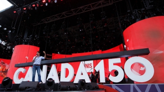 Le premier ministre Justin Trudeau s’adresse à la foule à la Journée UNIS Canada sur la Colline du Parlement