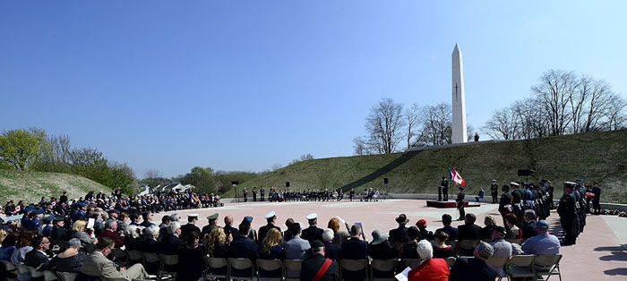 En tant que président d’honneur du Mémorial de la cote 70, le gouverneur général a inauguré cet important monument, qui rend hommage aux 9 000 soldats canadiens tombés durant cette bataille de dix jours sur la cote 70 et à Lens, en août 1917.