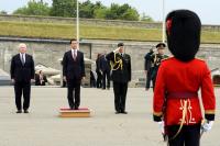 An official welcoming ceremony, with military honours, was held at the residence of the governor general at the Citadelle of Québec. 