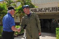 En matinée du 20 juillet, Son Excellence, accompagnée du brigadier-général Michael Hood, commandant de la composante aérienne de la Force multinationale, a visité le Centre multinational des opérations aériennes et les unités de la Force aérienne. 