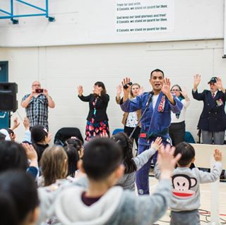 Passages Canada speaker Raz Chan did some breathing exercises with students at W.D. Ferris Elementary, home to this year's Citizenship Challenge classroom winners! Congrats to Jean-Ann Stene's grade 6/7 class. #richmondbc #classroomactivities #activecitizenship #canadianeducation