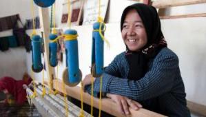 Sughira, works at weaving silk