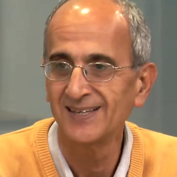 L'universitaire et écologiste Kavous Seyed Emami lors d'un discours à l'Université de Lethbridge en octobre 2017.