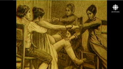 Illustration d'époque montrant une femme en travail, assise sur une chaise avec un homme qui la tient sous les bras. Une sage-femme est agenouillée à ses pieds et deux autres femmes lui tiennent les mains.
