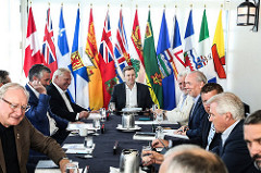 Premiers/premiers ministres during the meeting/durant la rencontre