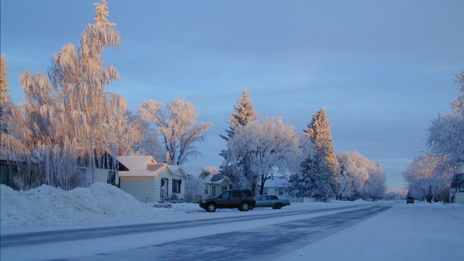 Une rue enneigée à Cudworth en Saskatchewan.