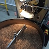 Une machine à café dans une usine de café à Val-d'Or.