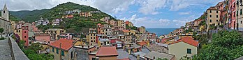 Vue panoramique de Riomaggiore, en Ligurie. (définition réelle 14 000 × 3 502)