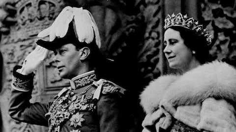 Le roi George VI et la reine Elisabeth (mère) en tenues de grand apparat.