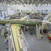 La chaîne de montage de l'Airbus A220 à l'usine de l'entreprise à Mirabel, au Québec.