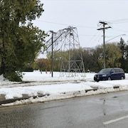 Une tour de transmission de Portage la Prairie brisée.