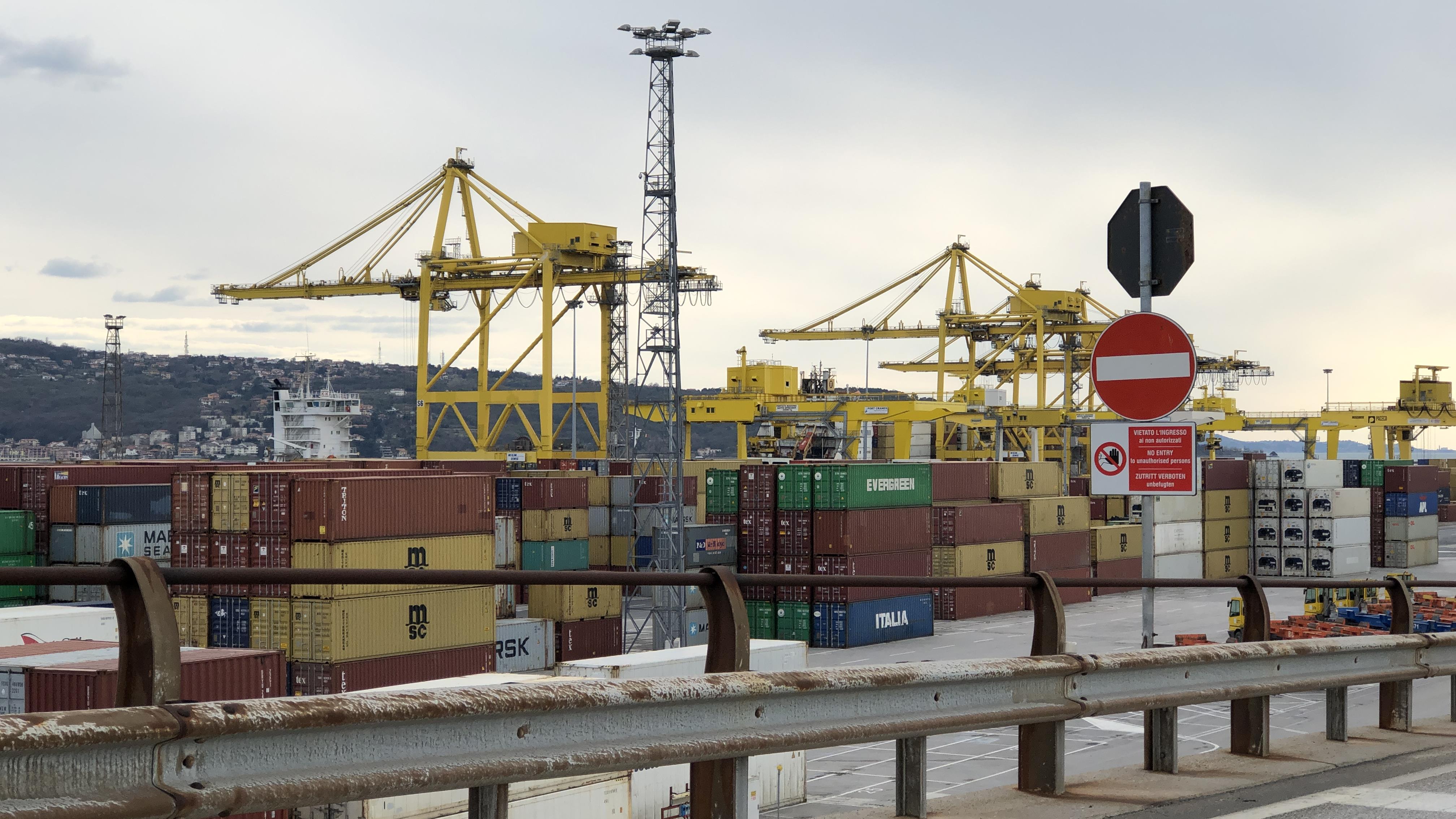 Le port de Trieste, en Italie, est dans la mire d'investisseurs chinois et il n'est pas le seul lieu en Europe. Certains s'inquiètent de la présence grandissante de la Chine sur le continent.