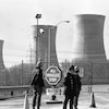 Cliché en noir et blanc de la centrale nucléaire de Three Mile Island.