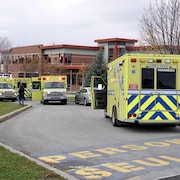 Des ambulances à l'école l'Aquarelle de Laval.