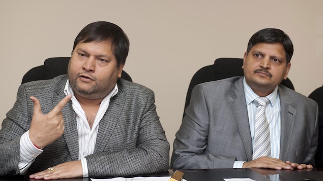 Deux des frères Gupta lors d'une entrevue à Johannesburg, en Afrique du Sud.