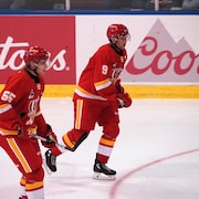 Raivis Kristians Ansons et Gabriel Fortier de l'équipe de hockey le Drakkar de Baie-Comeau     