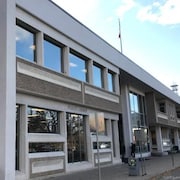 Vue de la façade de l'édifice actuel de la bibliothèque publique de Saskatoon.