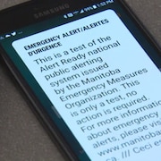 L'alerte à la tornade reçu sur les téléphones de la plupart des Canadiens vendredi.
