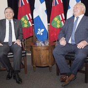 Les premiers ministres François Legault et Doug Ford lors d'une rencontre en novembre 2018.
