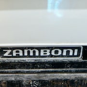 Logo de Zamboni. 