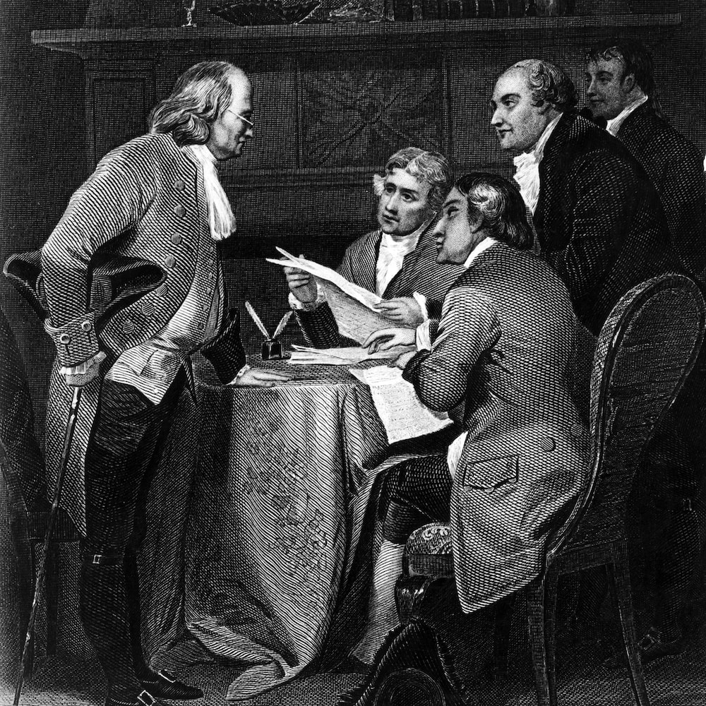 Gravure représentant Benjamin Franklin rédigeant la déclaration d'indépendance américaine avec Thomas Jefferson et John Adams.
