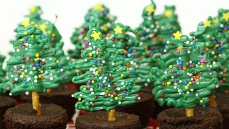 Simple--Easy-Chocolate-Pretzel-Christmas-Tree-Brownies-copy