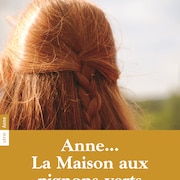 Couverture du livre <em>Anne... La maison aux pignons verts</em>, de Lucy Maud Montgomery, réédition 2001. On y voit la chevelure rousse tressée d'Anne, photographiée de dos.